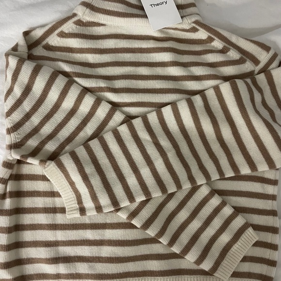 Theory cropped wool sweater - Picture 4 of 4